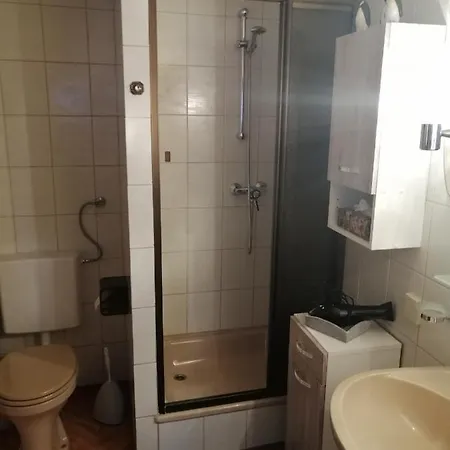 Glori 's Apartment *